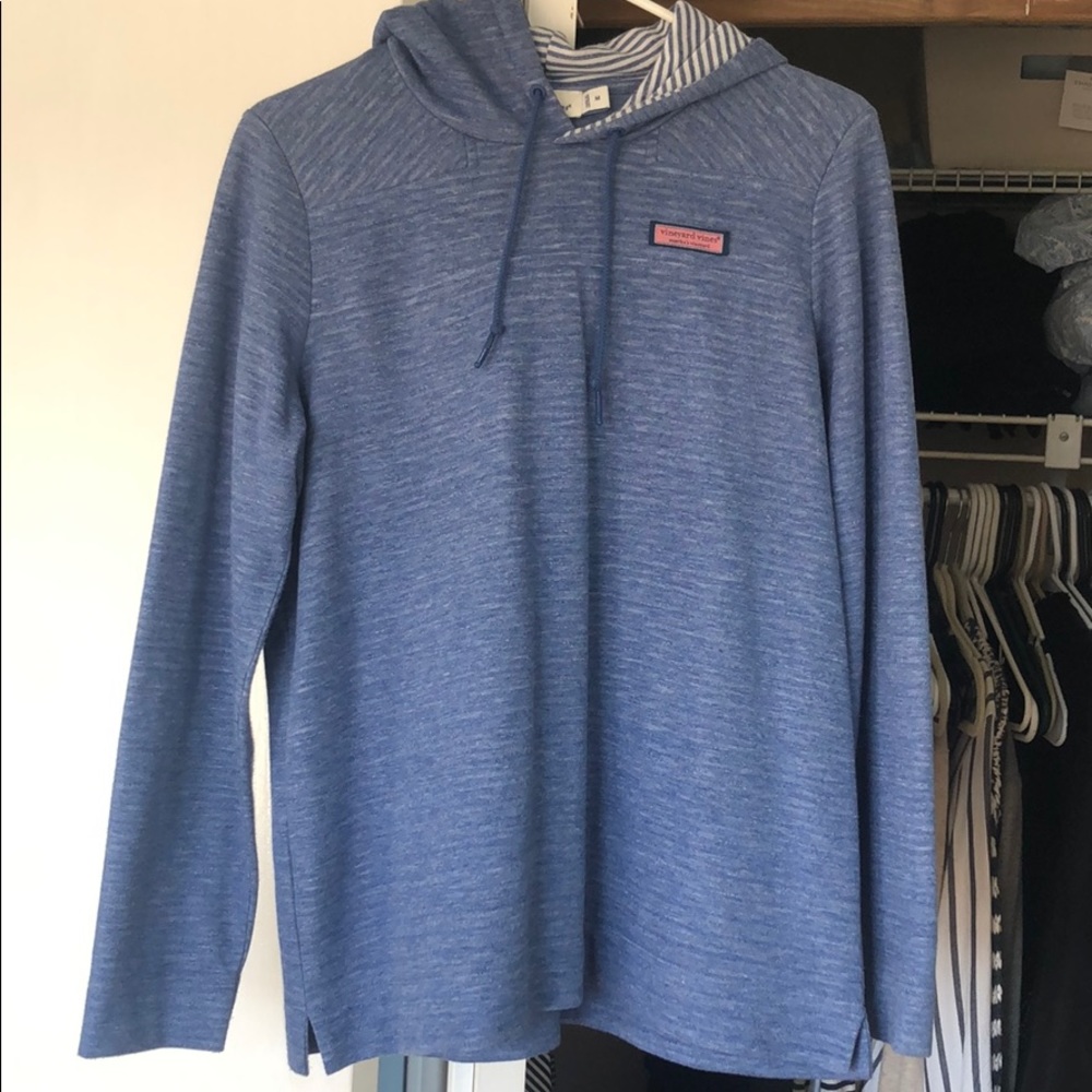 Women’s vineyard vines sweatshirt